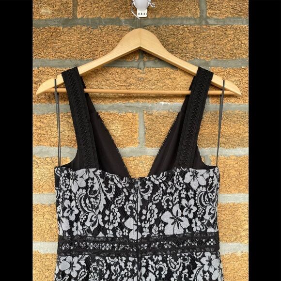 Keepsake The label  Lace Overlay Sleeveless Midi Dress medium - Picture 10 of 16